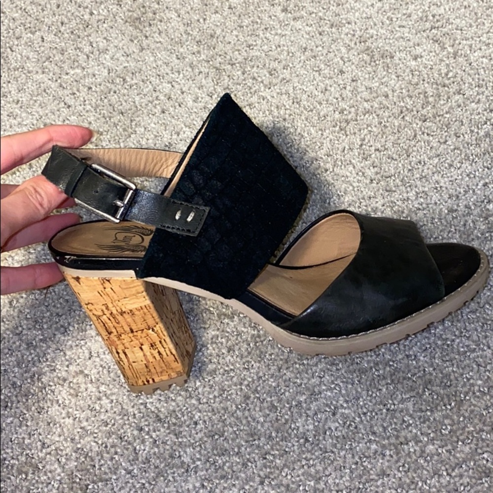 Von leather chunky heel sandal